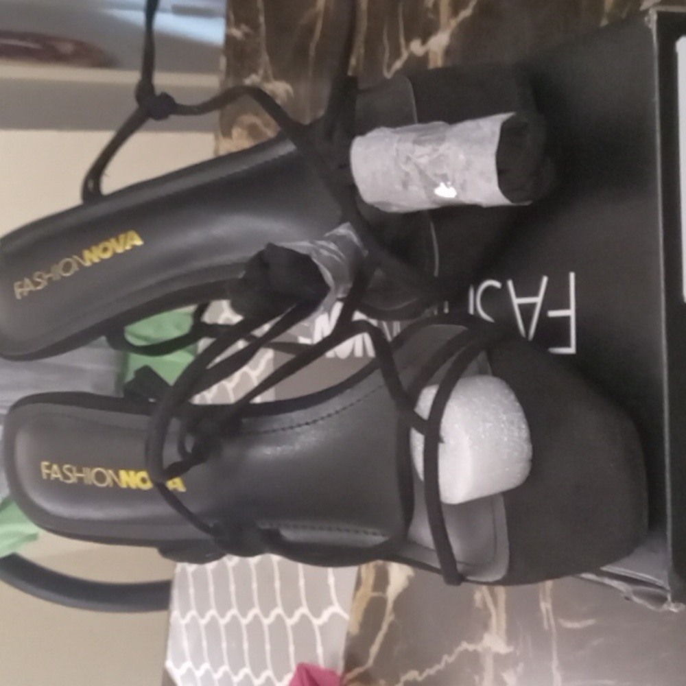 Stringed heel shoes - Picture 2 of 8